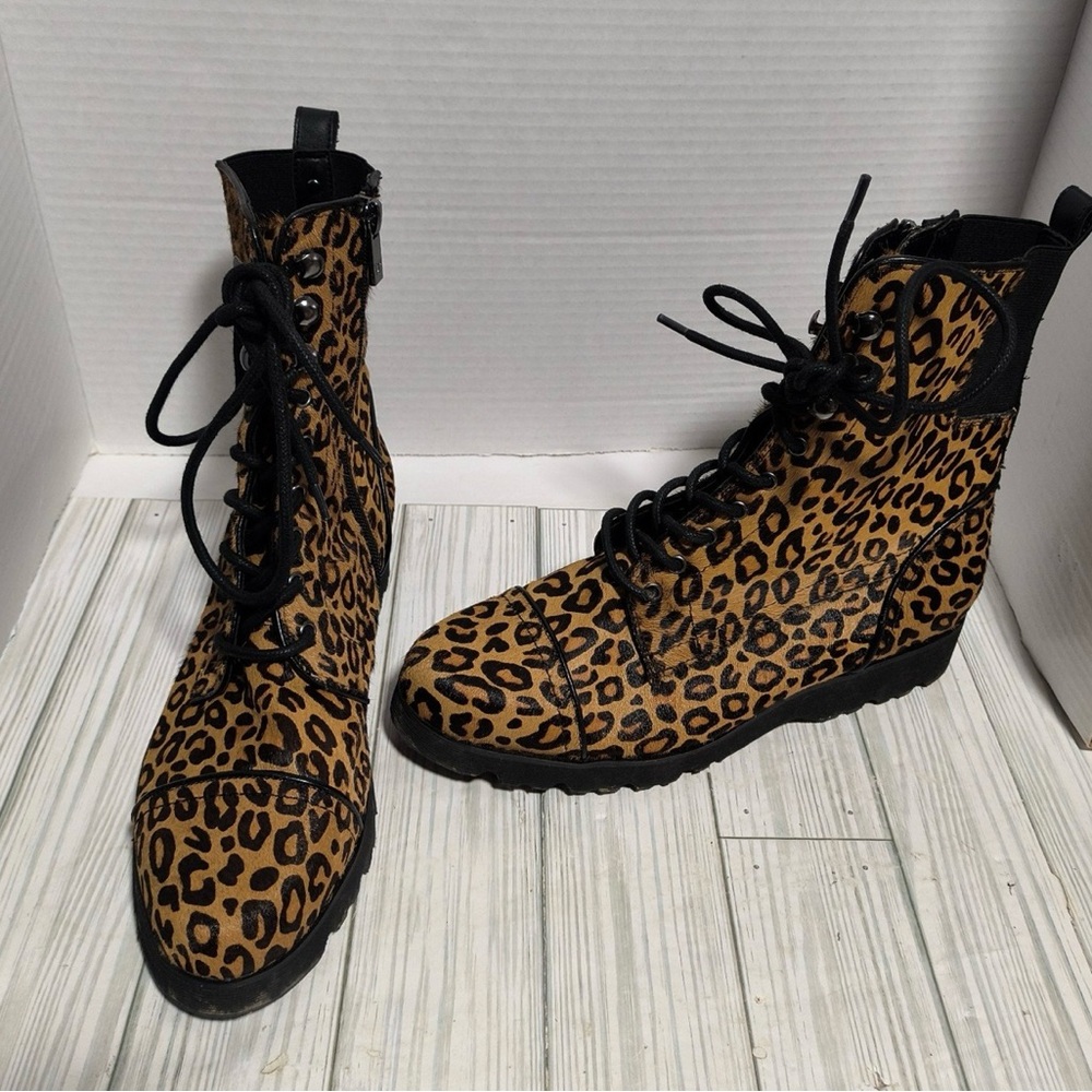 Donald Pliner Cheetah Print Lace Up Boots hairy calf leather size 8 combat boots